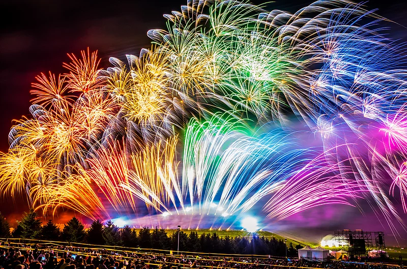 モエレ沼芸術花火の見所 日程 チケット販売 撮影した花火写真 旅好きねっと なまら北海道野郎 モエレ沼芸術花火の見所 日程 チケット販売 撮影した花火写真 旅好きねっと なまら北海道野郎