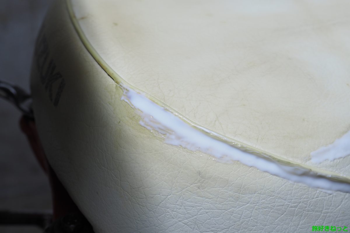 バイクシートの破れ・亀裂・穴開き補修に使えるボンドで自分で直す！ ｜ 旅好きねっと｜なまら北海道野郎
