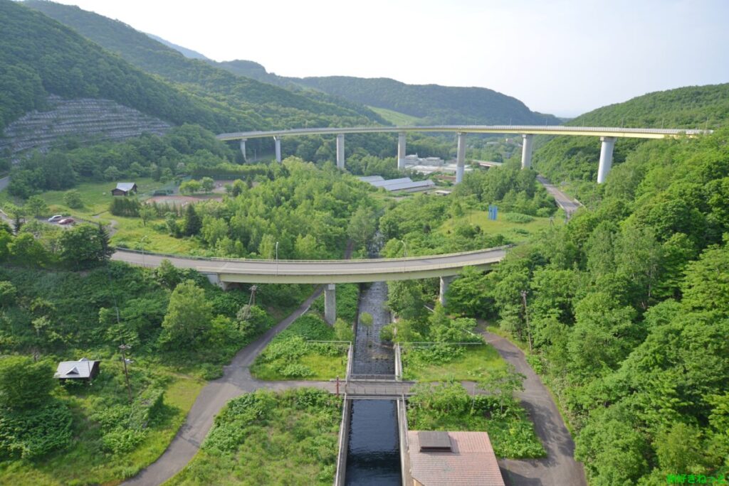 朝里ダム展望広場と朝里ダムから見える風景写真、ダムカードが貰える場所