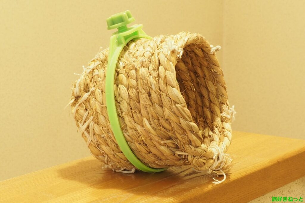 つぼ巣を冬囲いのわら縄で手作りしてみた
